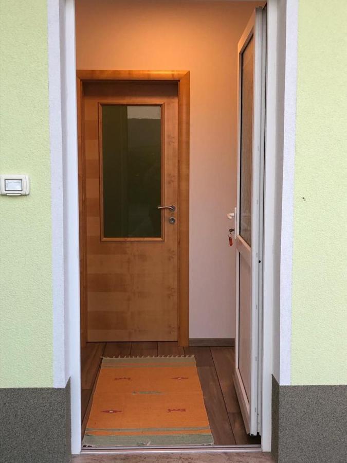 Deno Lägenhet Podgrad  Exteriör bild