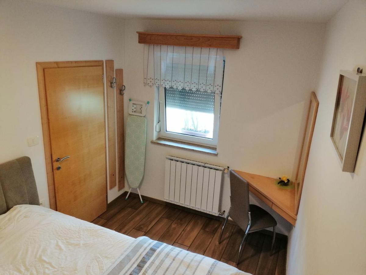 Deno Lägenhet Podgrad  Exteriör bild