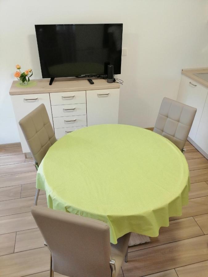 Deno Lägenhet Podgrad  Exteriör bild